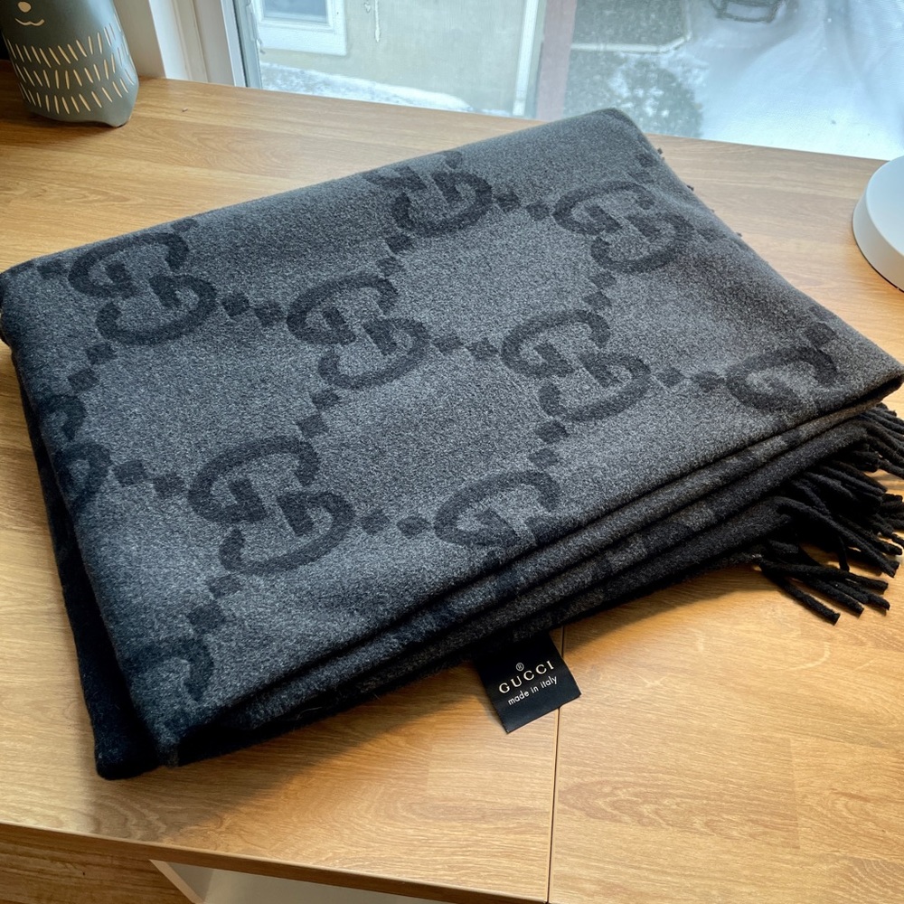 Gucci throw blanket 182x147cm